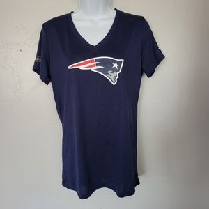 Under Armour NWT Small Navy Blue Short Sleeve T-shirt NFL Patriots V-neck Footba
